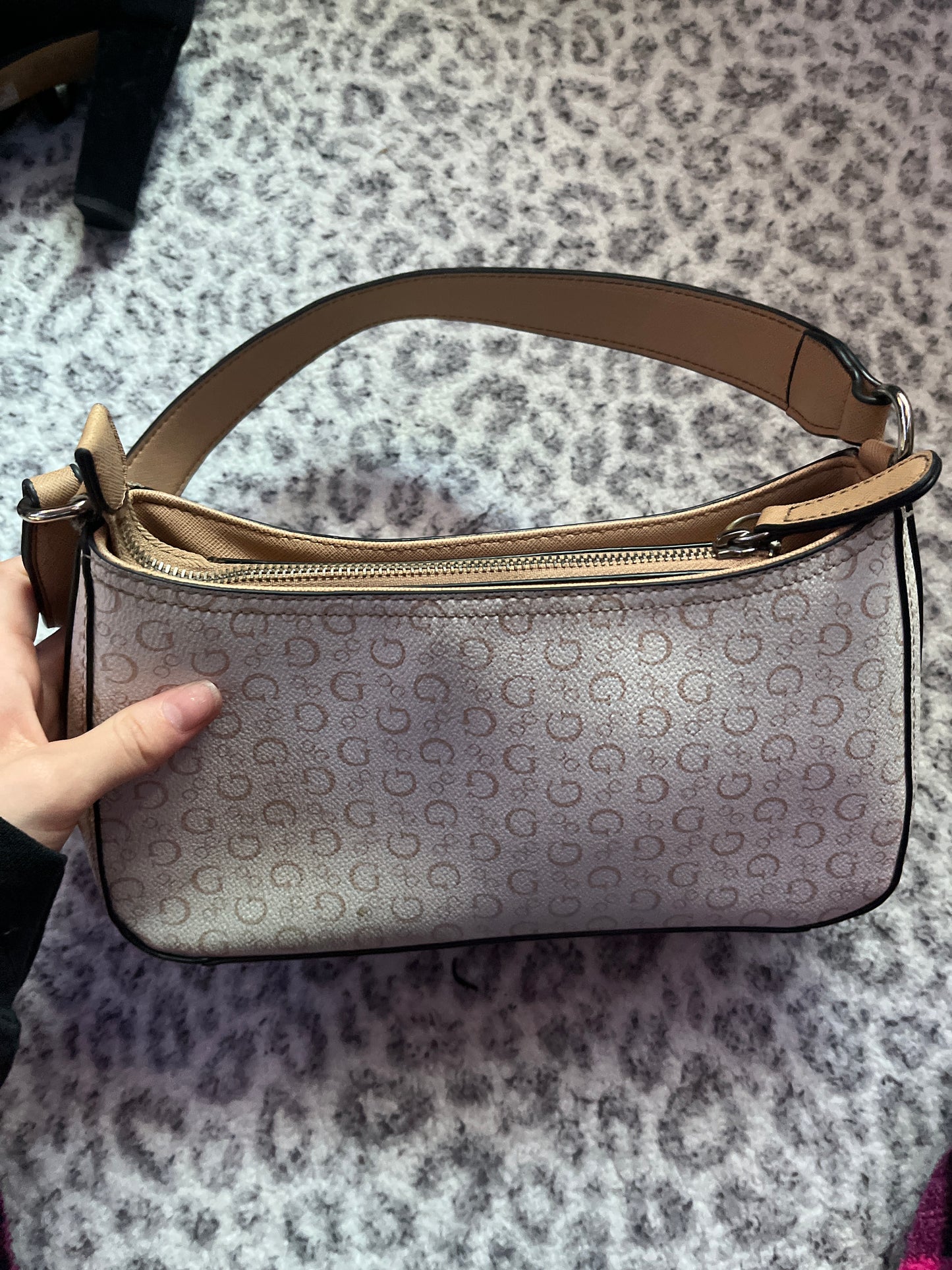 Guess shoulder bag great condition tan and white